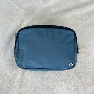 Lululemon Everywhere Belt Bag Large 2L in Blue